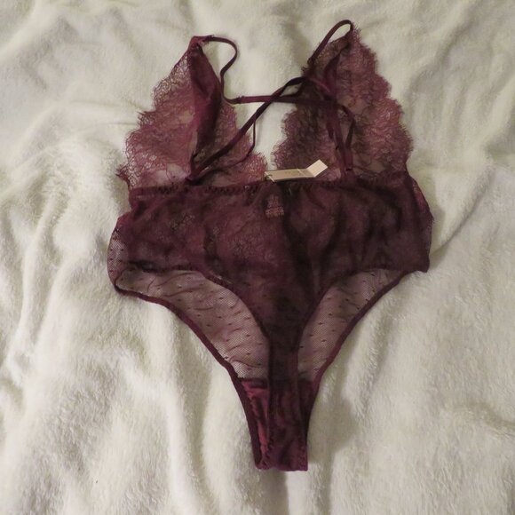 Victoria's Secret Burgundy Lace Bodysuit Teddy Small NWT - Picture 5 of 9